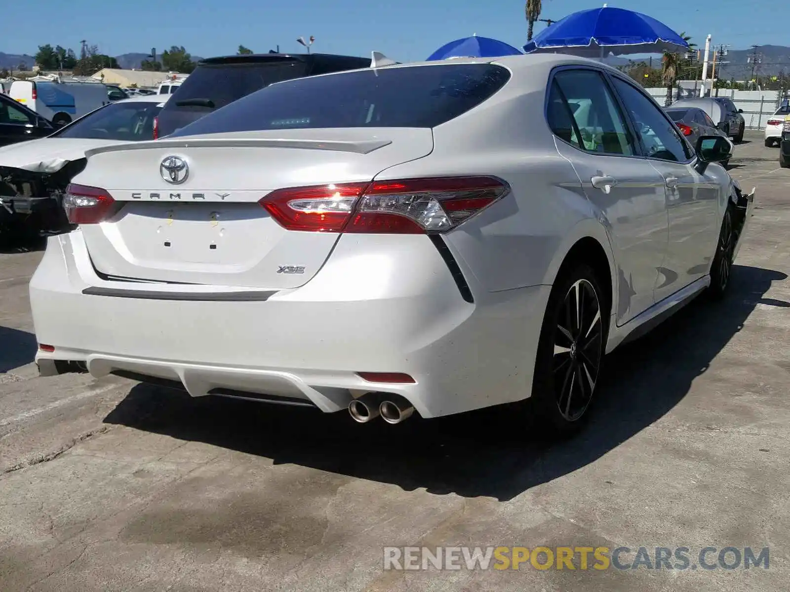 4 Photograph of a damaged car 4T1B61HK1KU838144 TOYOTA CAMRY 2019