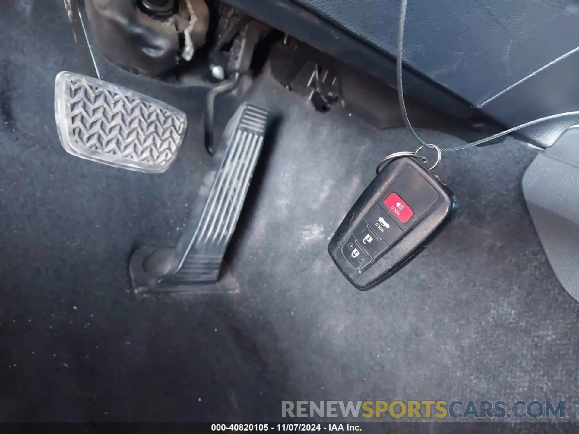 11 Photograph of a damaged car 4T1B61HK1KU850360 TOYOTA CAMRY 2019