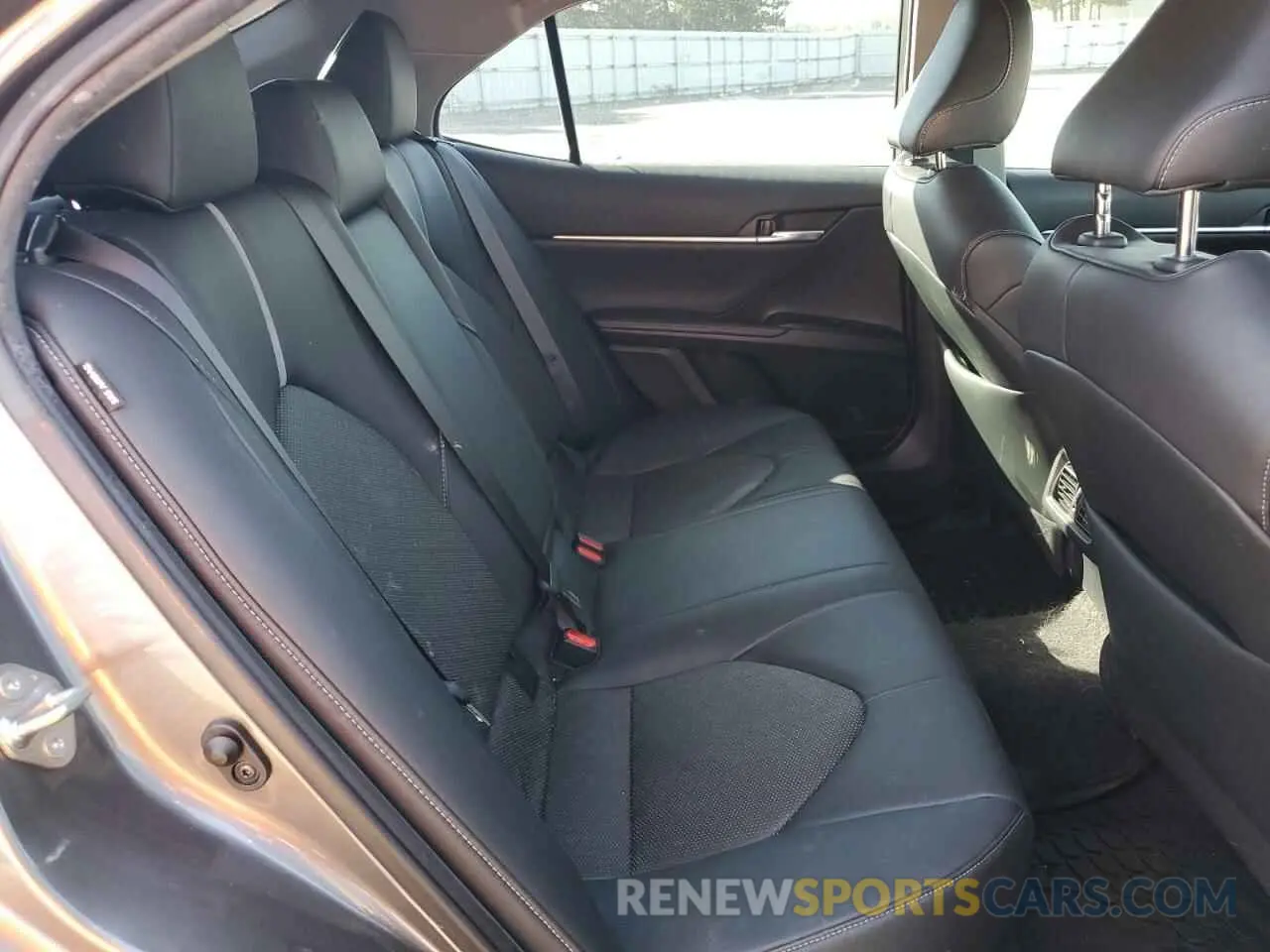 10 Photograph of a damaged car 4T1B61HK1KU854151 TOYOTA CAMRY 2019
