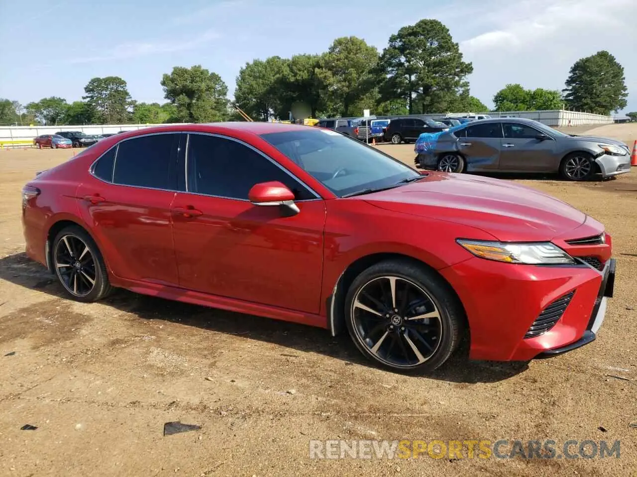4 Photograph of a damaged car 4T1B61HK2KU169527 TOYOTA CAMRY 2019
