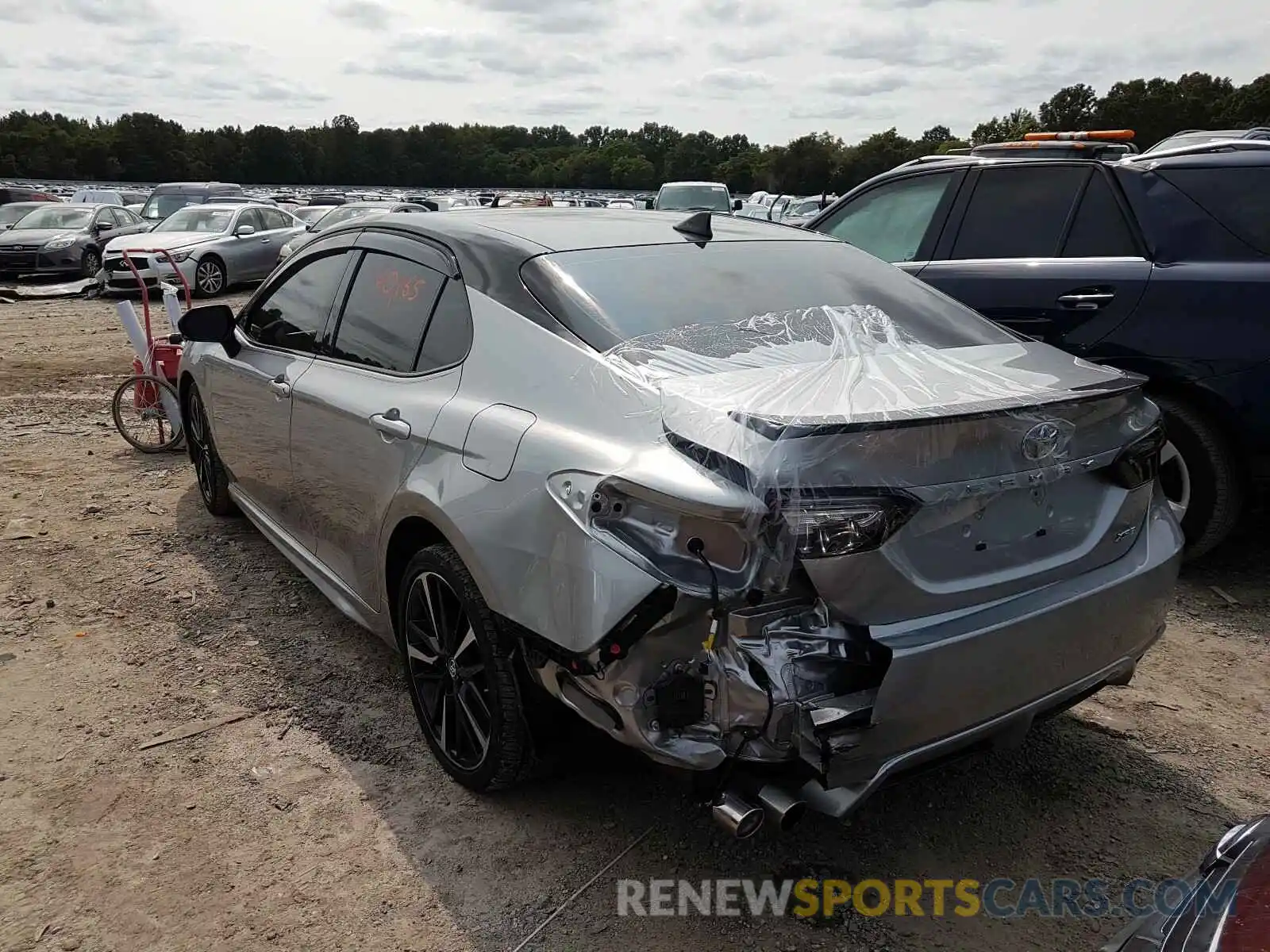 3 Photograph of a damaged car 4T1B61HK2KU169916 TOYOTA CAMRY 2019