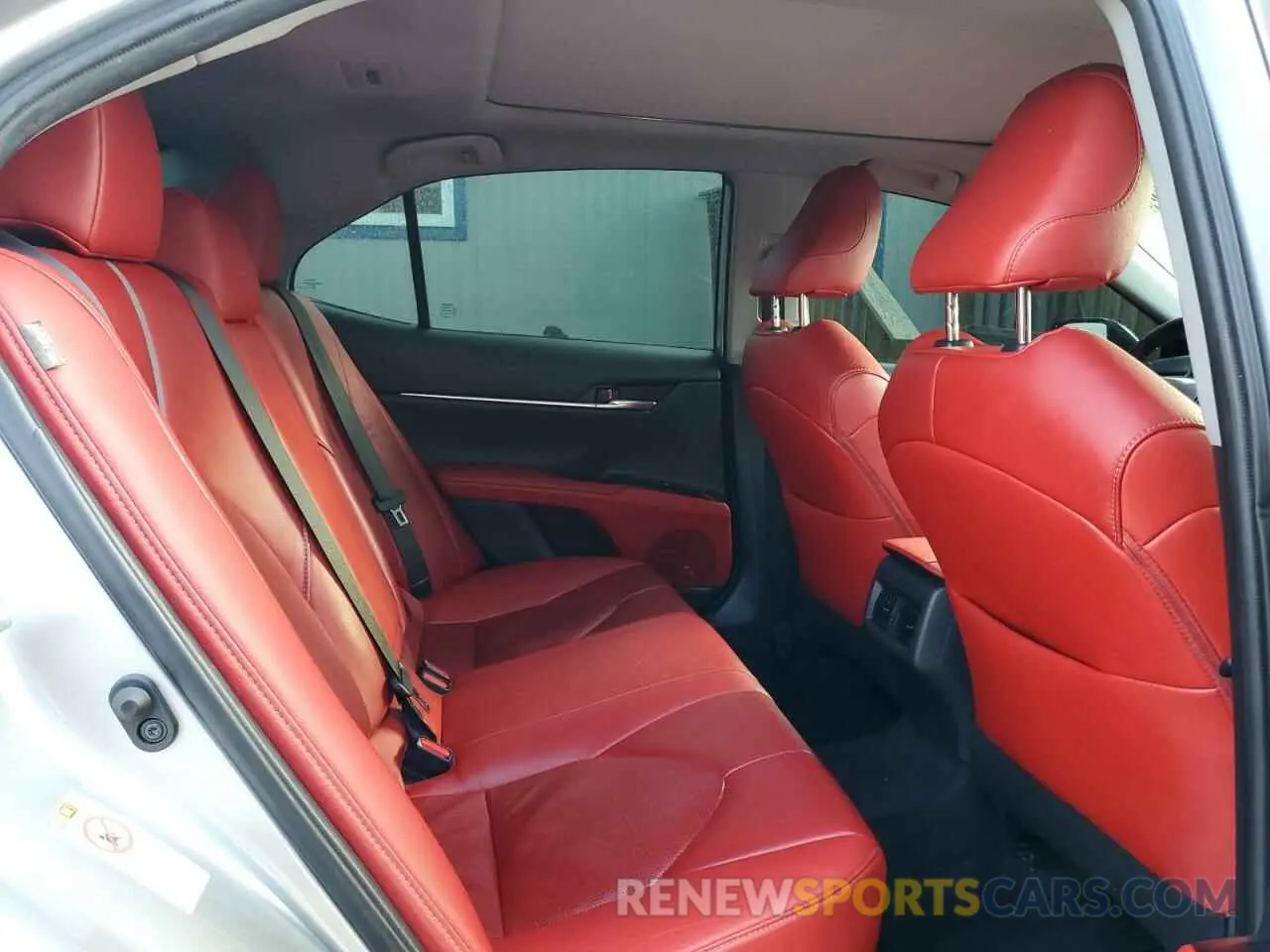 10 Photograph of a damaged car 4T1B61HK2KU172119 TOYOTA CAMRY 2019