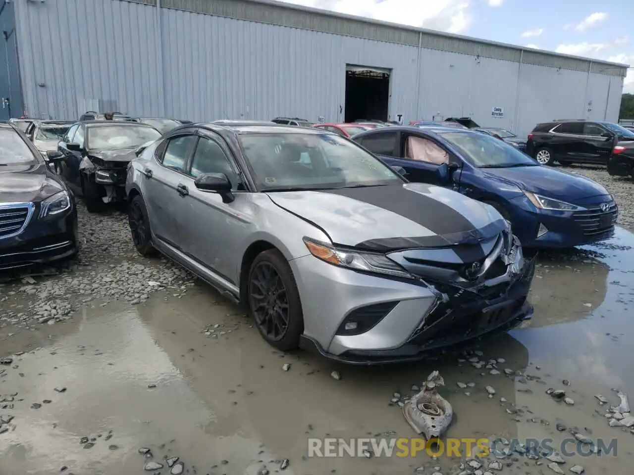 1 Photograph of a damaged car 4T1B61HK2KU172220 TOYOTA CAMRY 2019