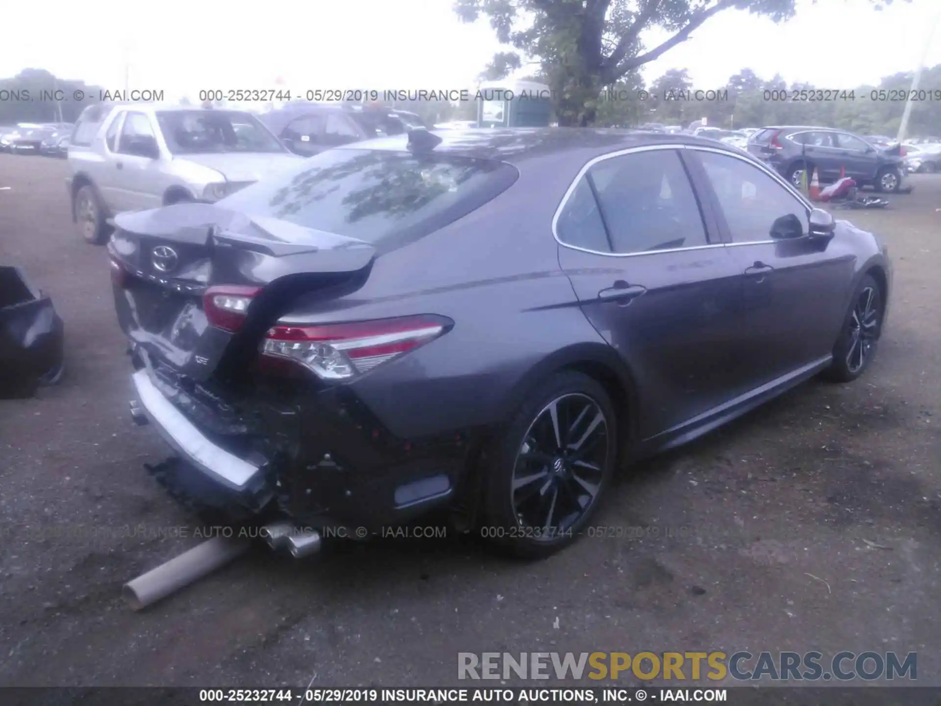 4 Photograph of a damaged car 4T1B61HK2KU172816 TOYOTA CAMRY 2019