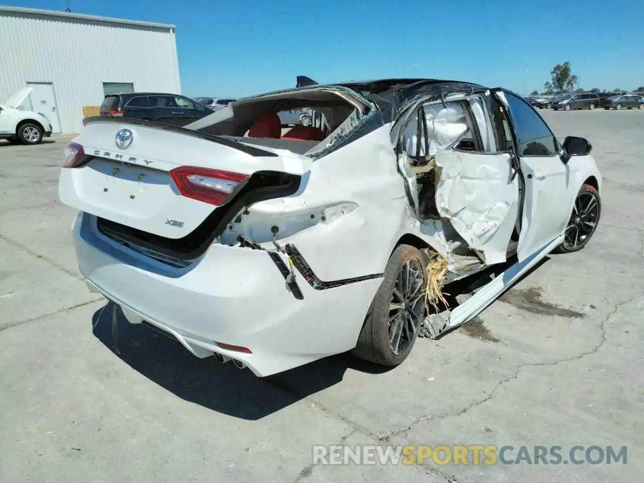 4 Photograph of a damaged car 4T1B61HK2KU181872 TOYOTA CAMRY 2019