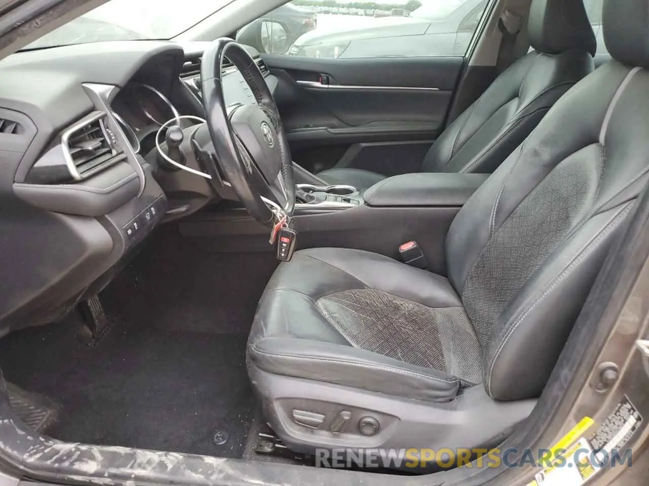 7 Photograph of a damaged car 4T1B61HK2KU198879 TOYOTA CAMRY 2019
