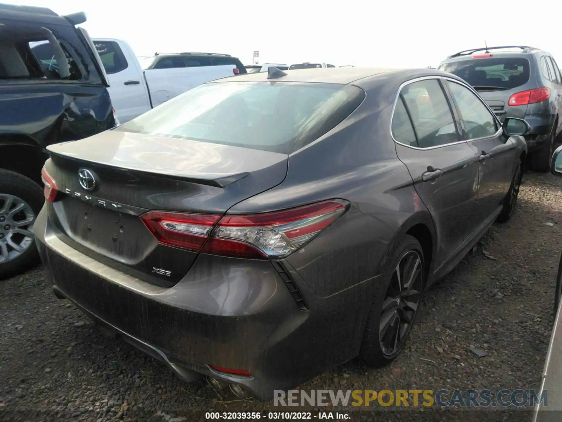 4 Photograph of a damaged car 4T1B61HK2KU225272 TOYOTA CAMRY 2019