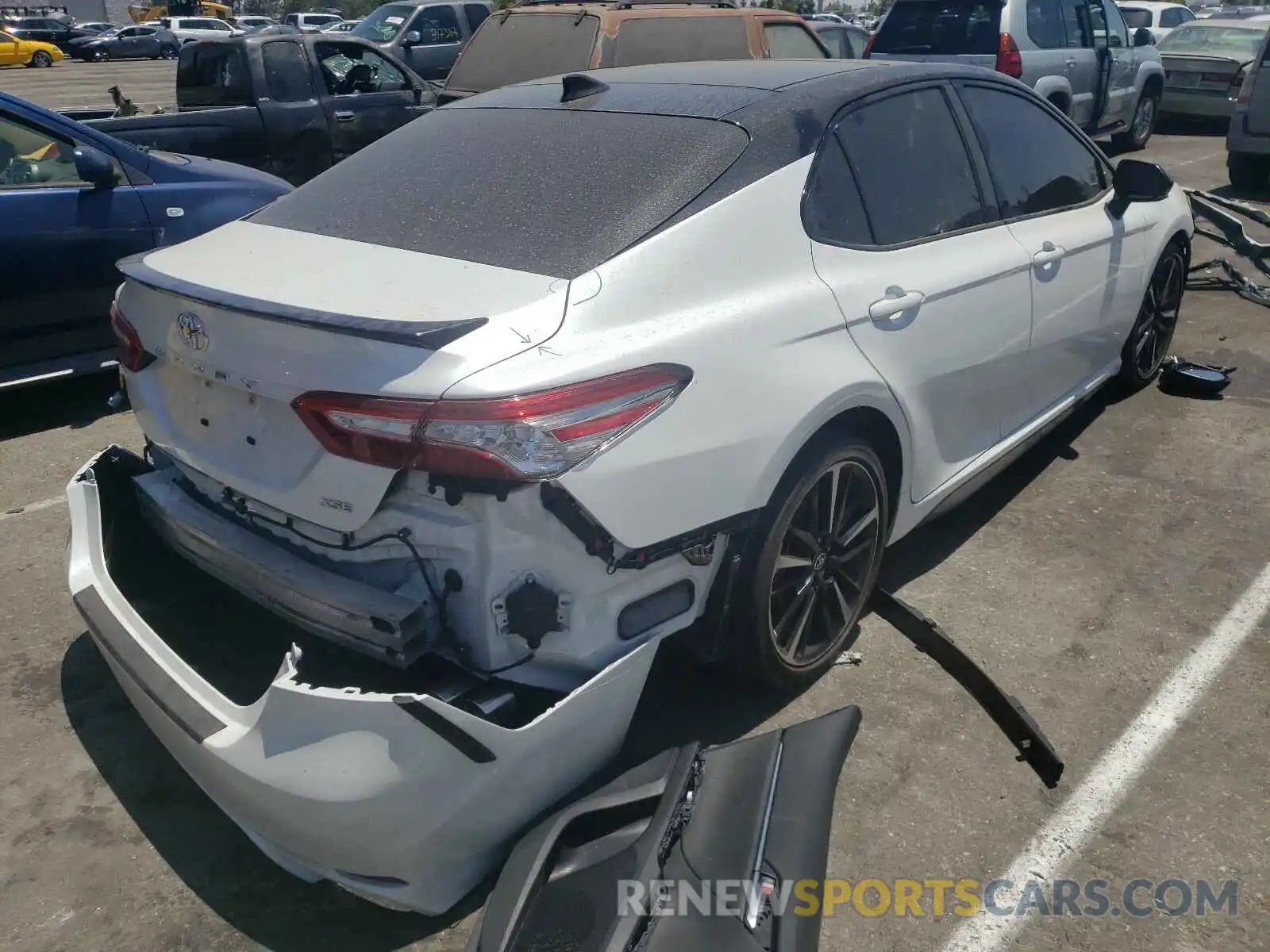 4 Photograph of a damaged car 4T1B61HK2KU235932 TOYOTA CAMRY 2019