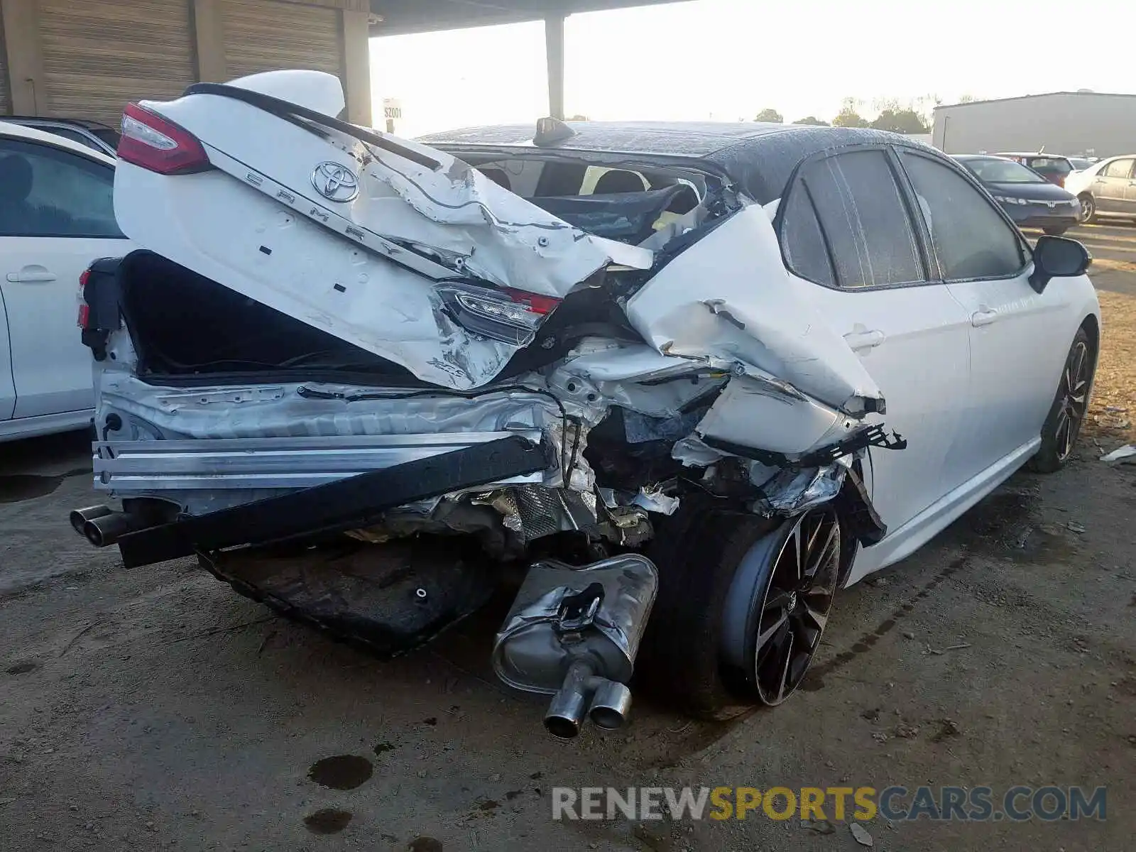 4 Photograph of a damaged car 4T1B61HK2KU237101 TOYOTA CAMRY 2019