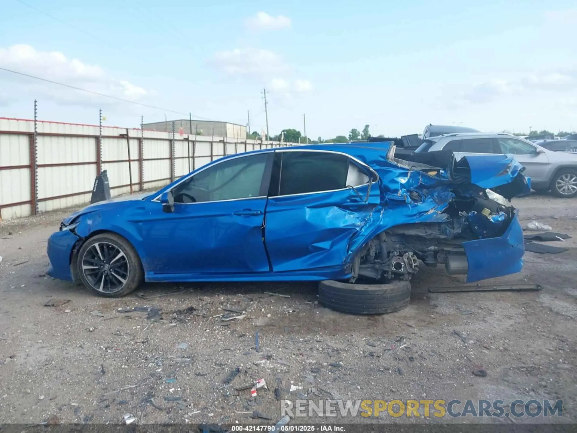 14 Photograph of a damaged car 4T1B61HK2KU240919 TOYOTA CAMRY 2019