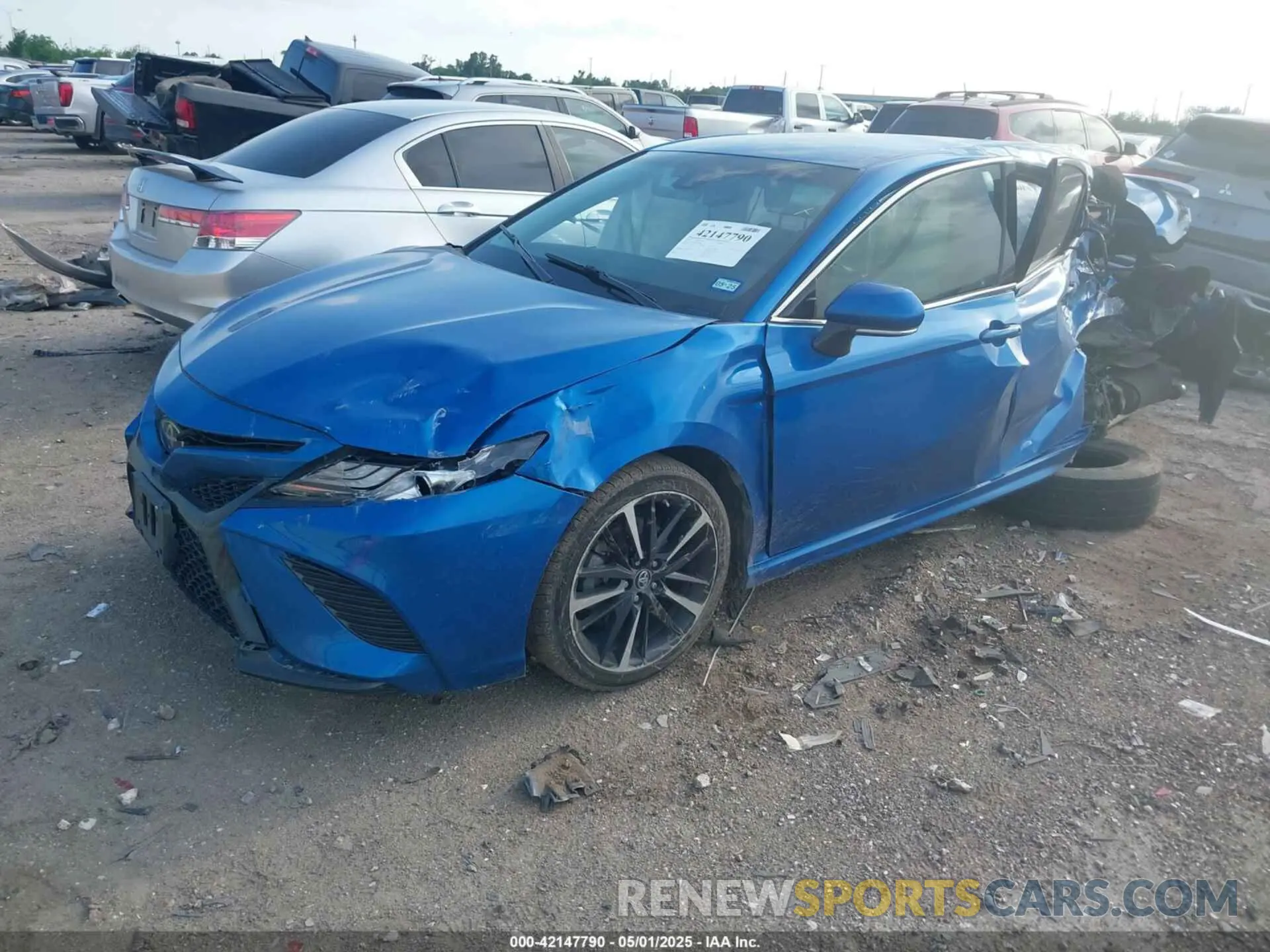 2 Photograph of a damaged car 4T1B61HK2KU240919 TOYOTA CAMRY 2019