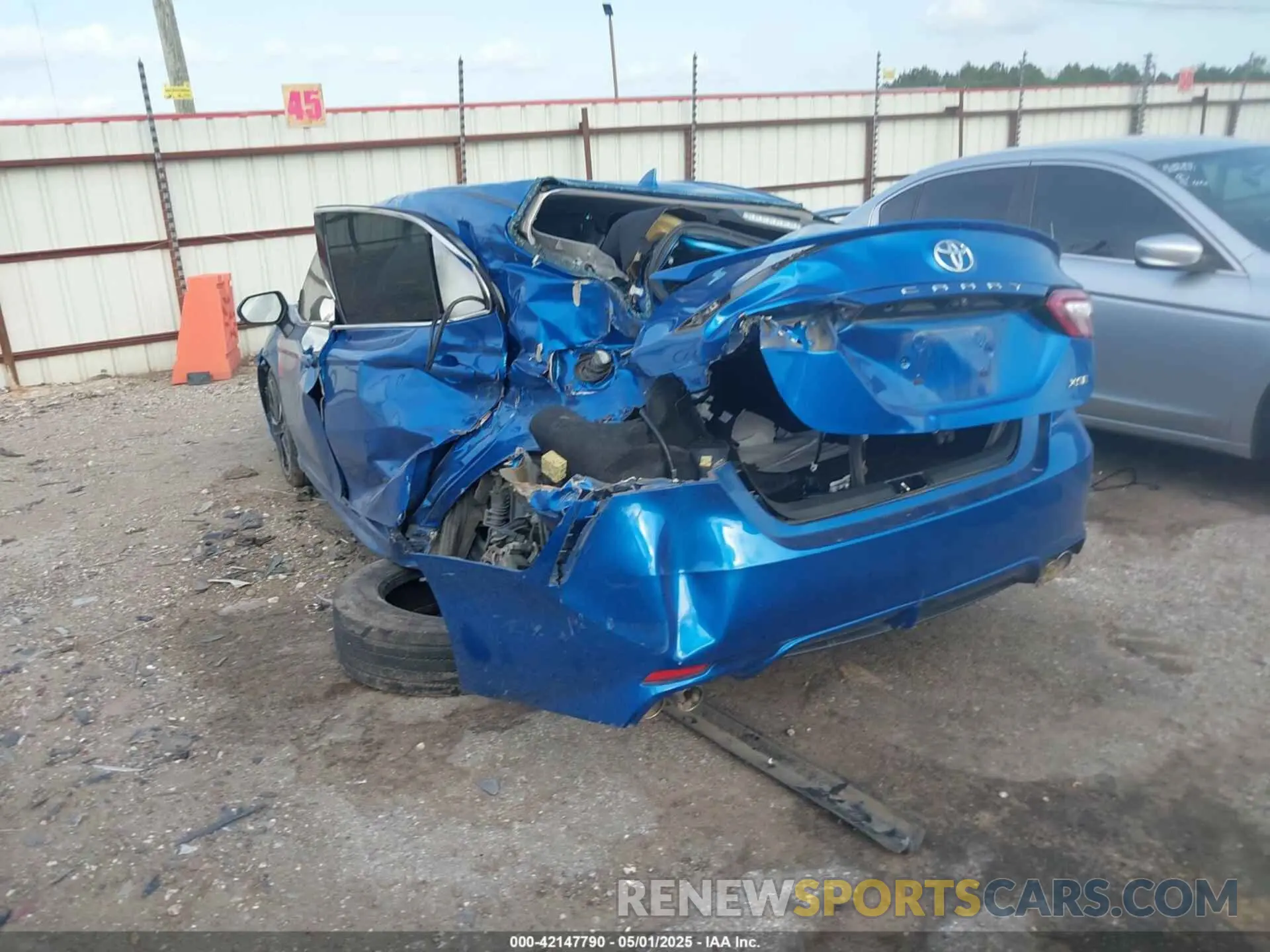 3 Photograph of a damaged car 4T1B61HK2KU240919 TOYOTA CAMRY 2019