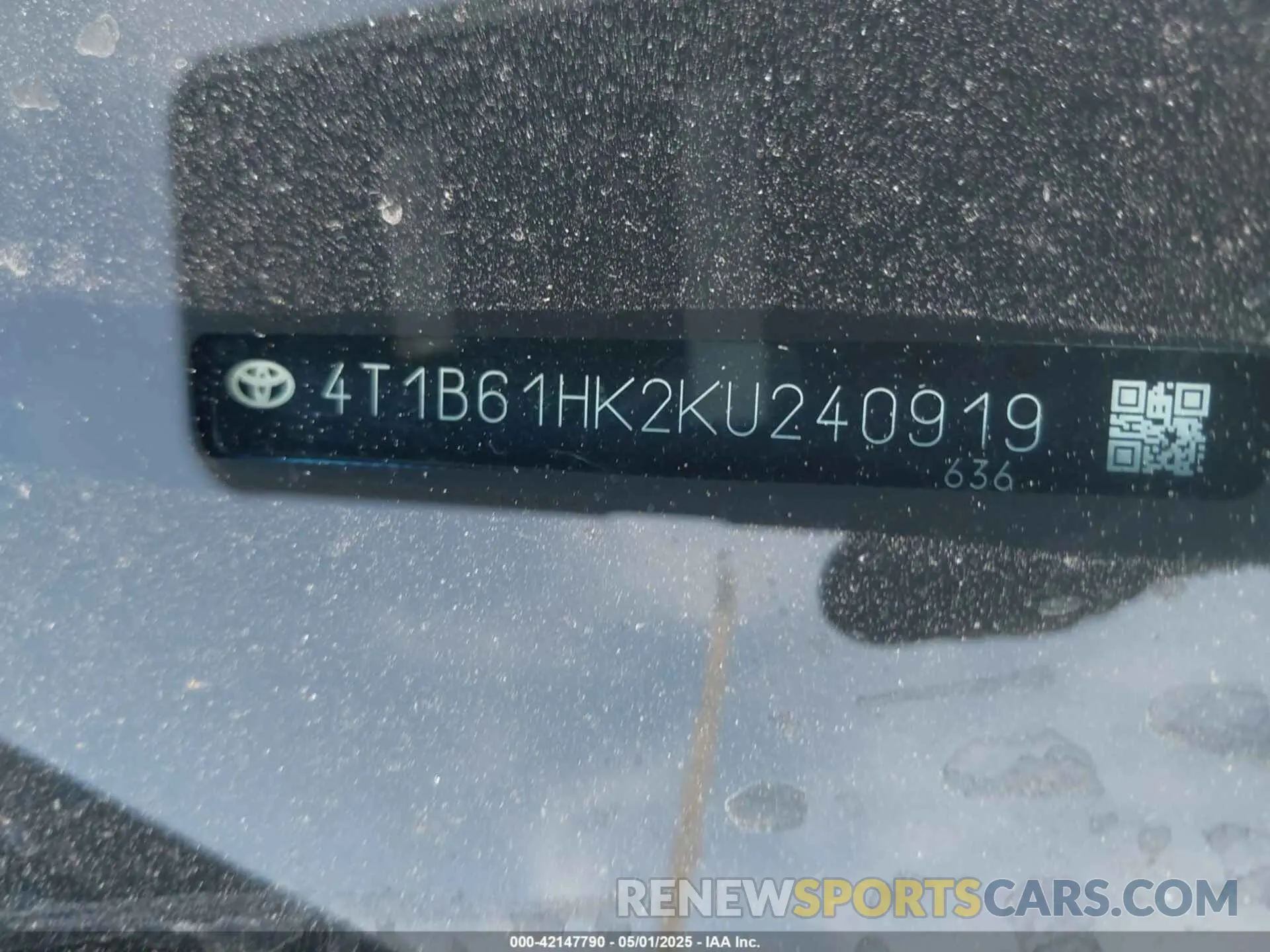 9 Photograph of a damaged car 4T1B61HK2KU240919 TOYOTA CAMRY 2019