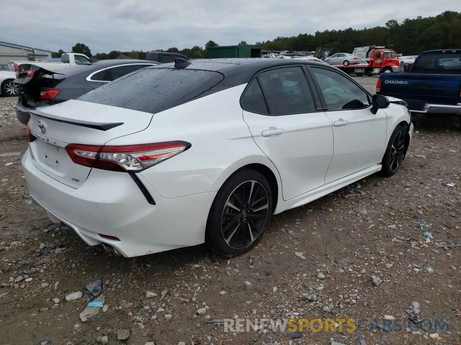 4 Photograph of a damaged car 4T1B61HK2KU244517 TOYOTA CAMRY 2019