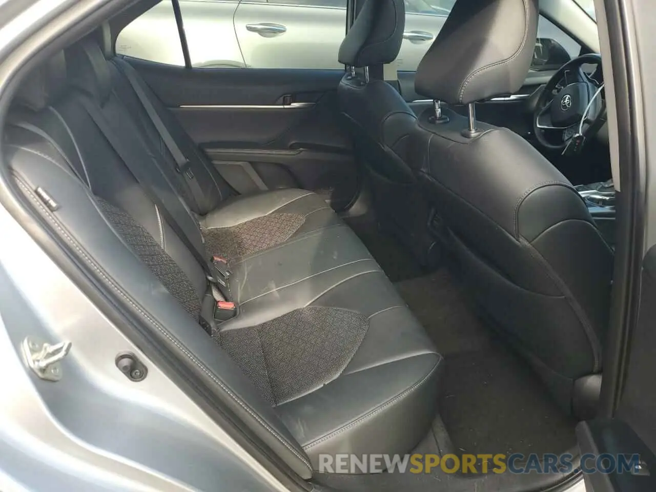 10 Photograph of a damaged car 4T1B61HK2KU260300 TOYOTA CAMRY 2019