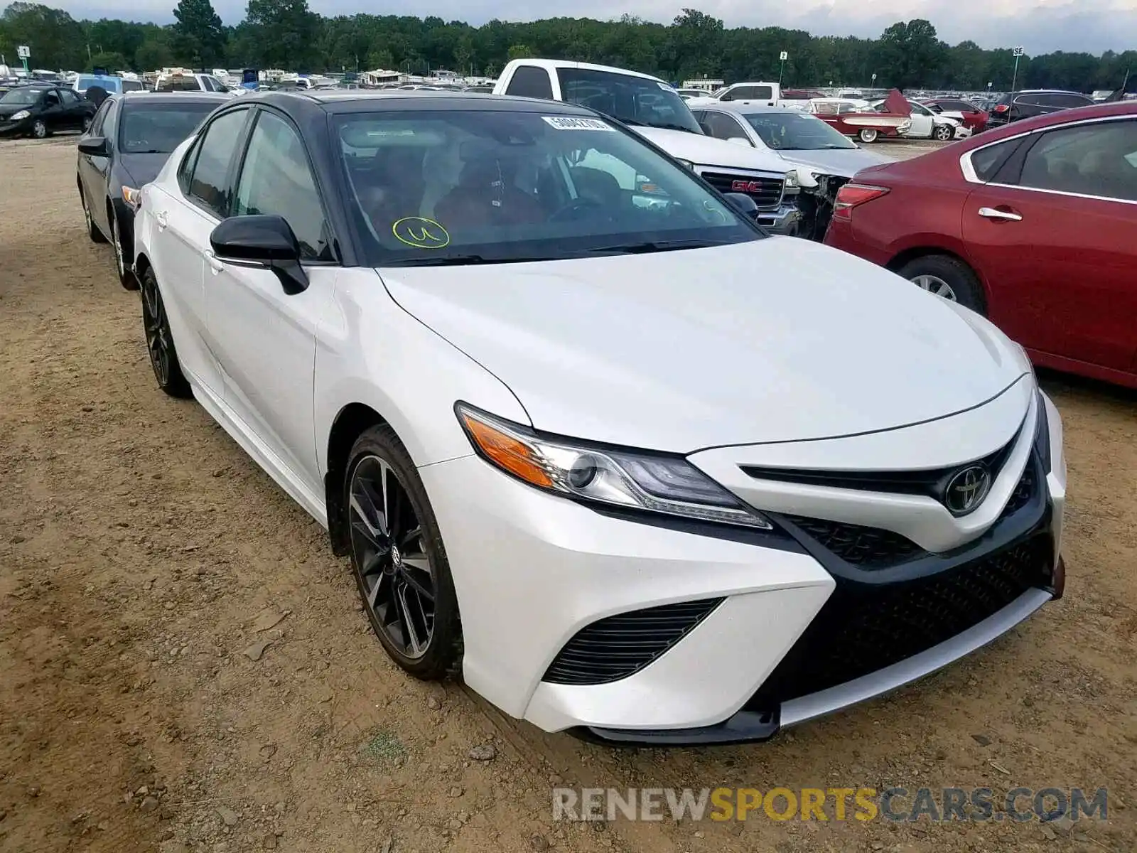 1 Photograph of a damaged car 4T1B61HK2KU267215 TOYOTA CAMRY 2019