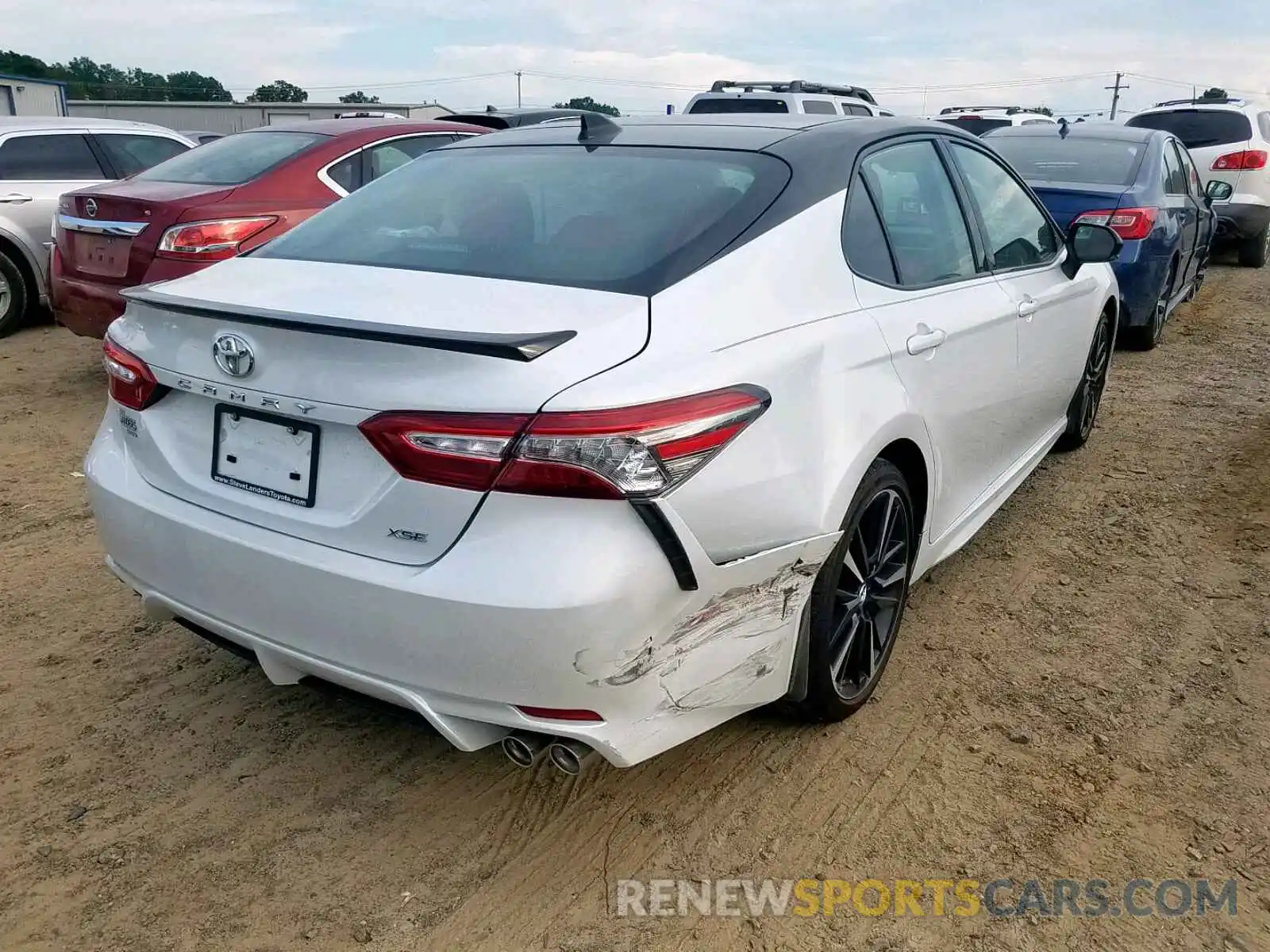 4 Photograph of a damaged car 4T1B61HK2KU267215 TOYOTA CAMRY 2019