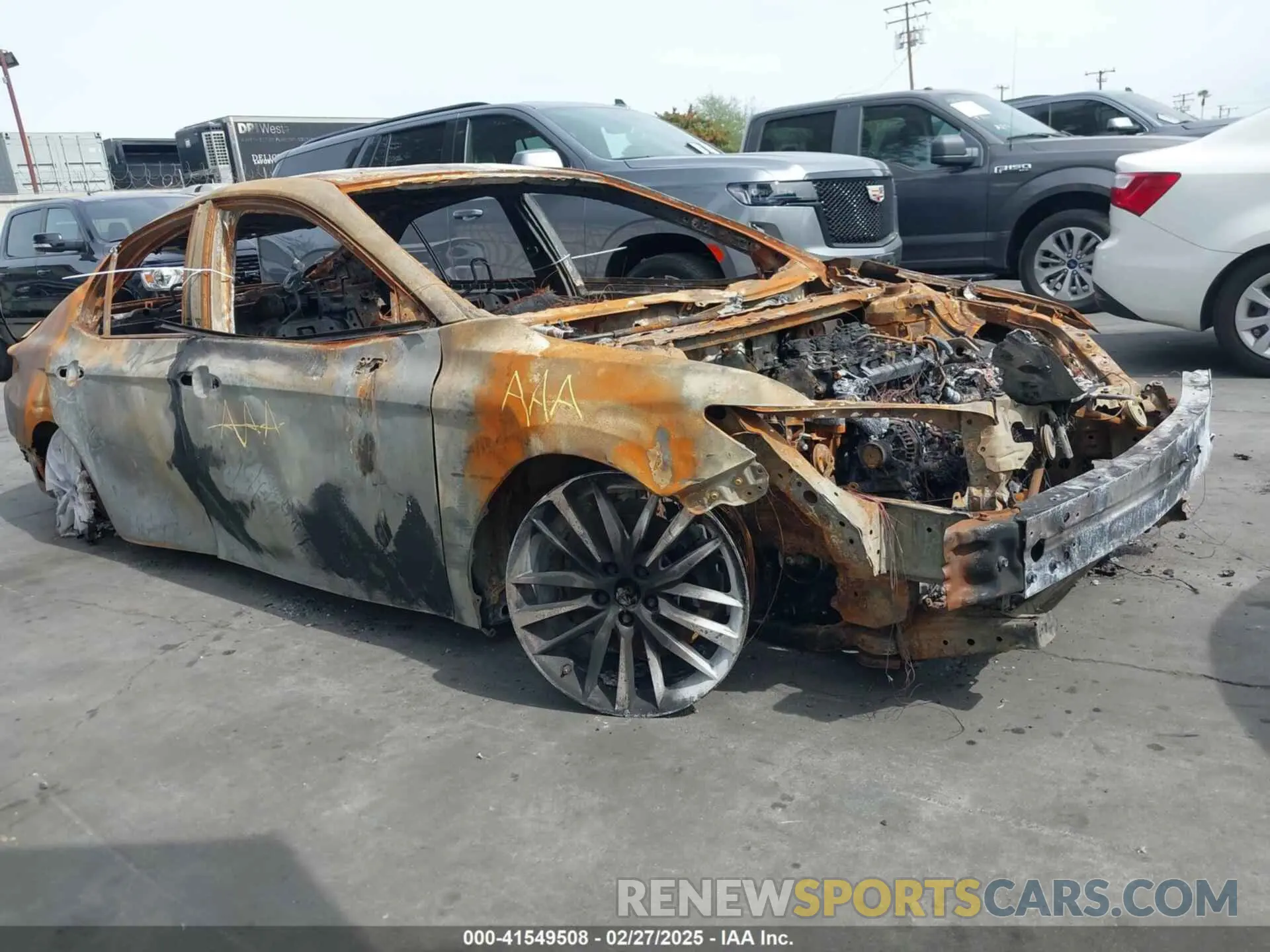 1 Photograph of a damaged car 4T1B61HK2KU268851 TOYOTA CAMRY 2019