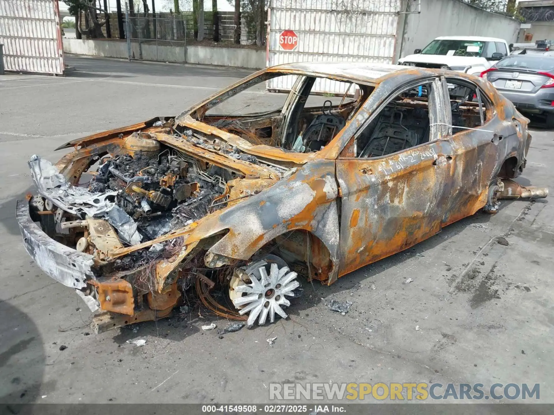 2 Photograph of a damaged car 4T1B61HK2KU268851 TOYOTA CAMRY 2019