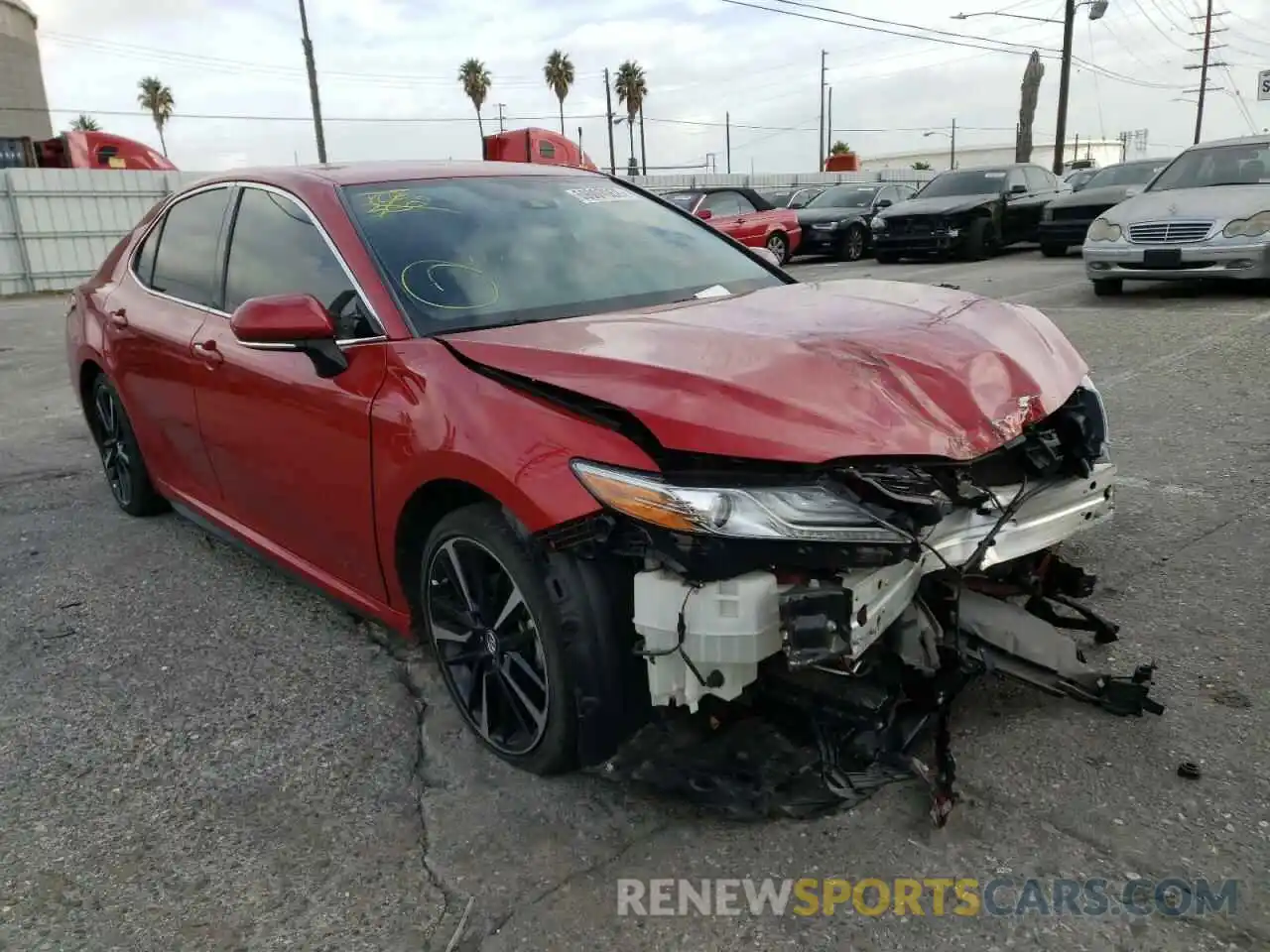 4 Photograph of a damaged car 4T1B61HK2KU272592 TOYOTA CAMRY 2019