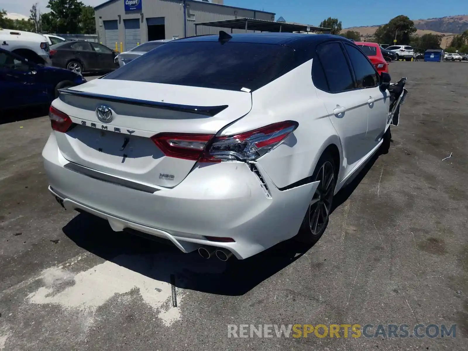 4 Photograph of a damaged car 4T1B61HK2KU285746 TOYOTA CAMRY 2019