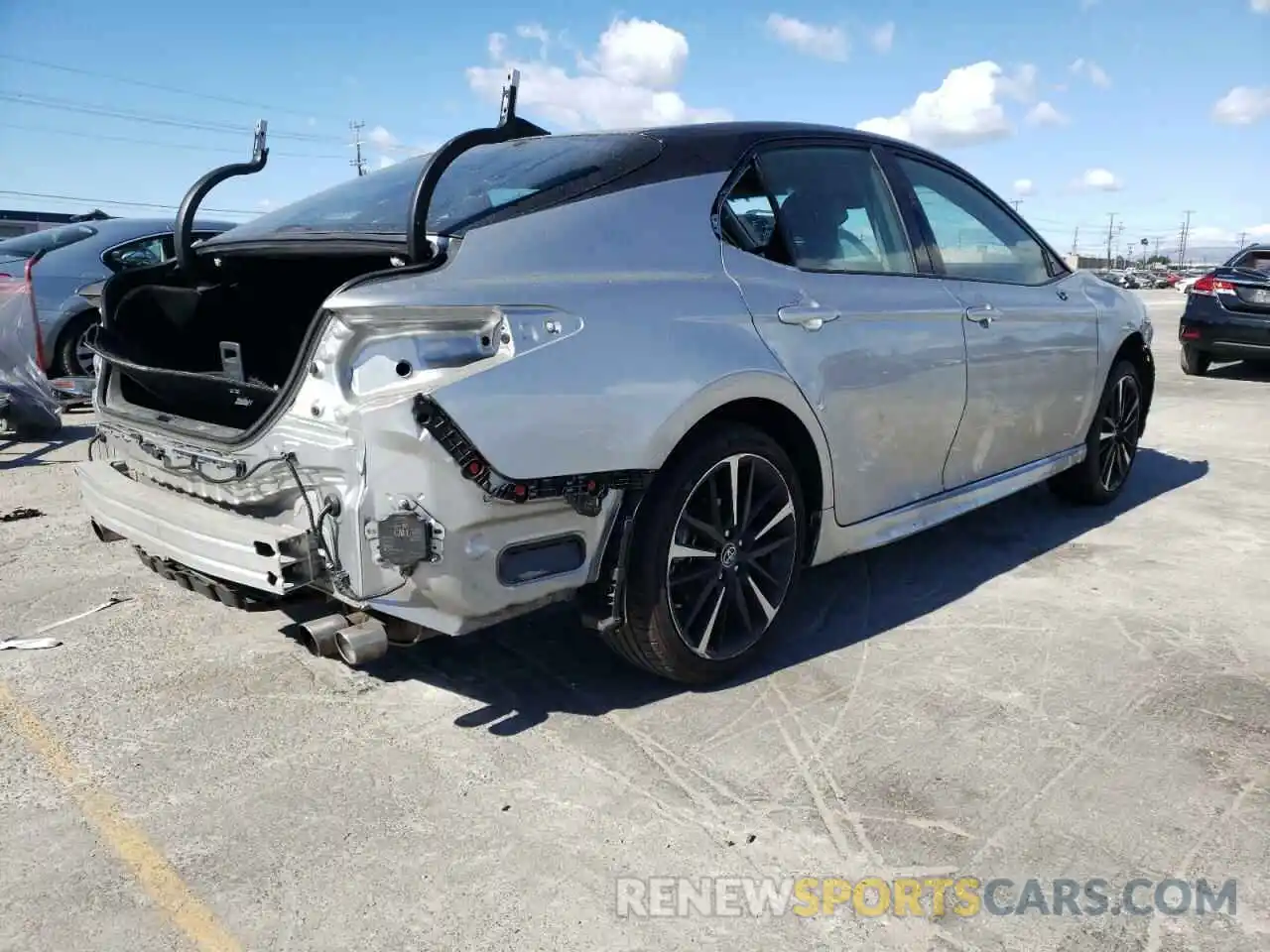 4 Photograph of a damaged car 4T1B61HK2KU288775 TOYOTA CAMRY 2019