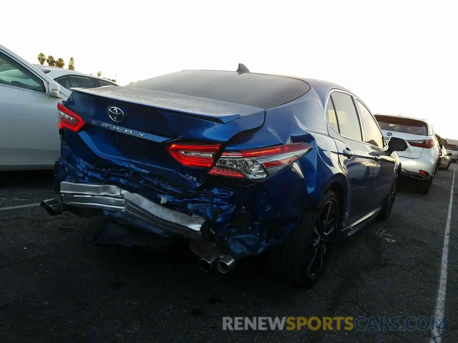 4 Photograph of a damaged car 4T1B61HK2KU294477 TOYOTA CAMRY 2019