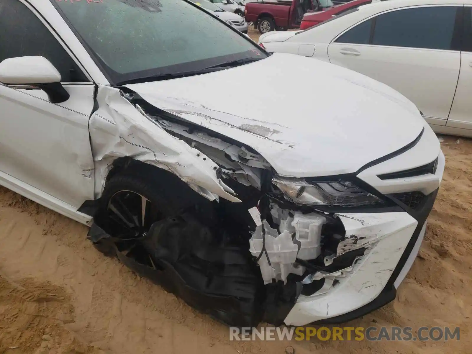 9 Photograph of a damaged car 4T1B61HK2KU692692 TOYOTA CAMRY 2019