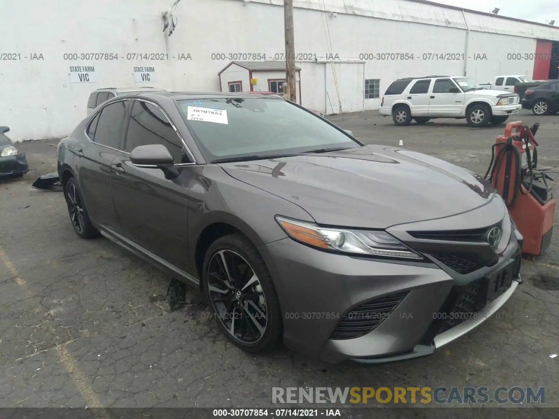 1 Photograph of a damaged car 4T1B61HK2KU727148 TOYOTA CAMRY 2019