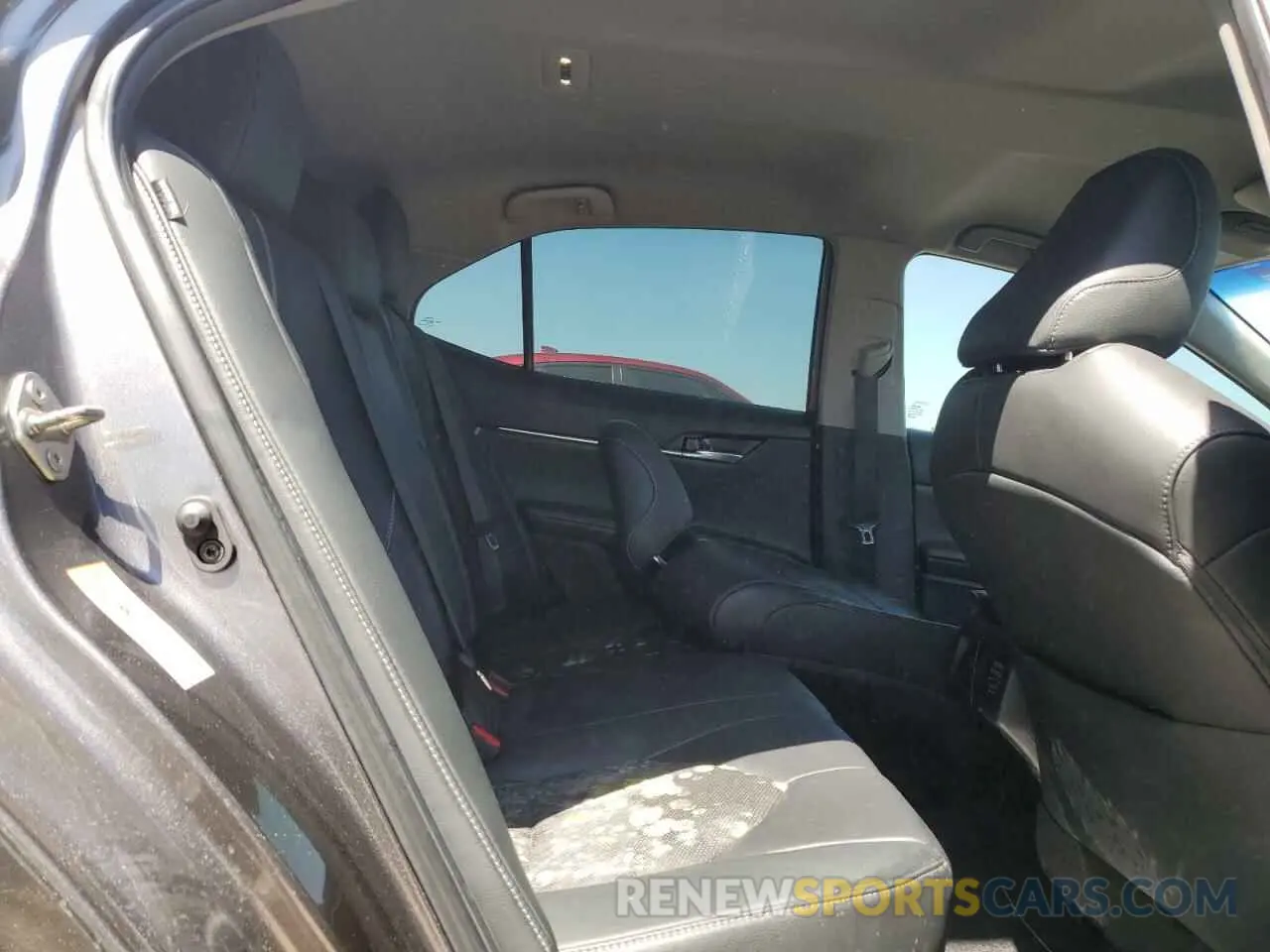 10 Photograph of a damaged car 4T1B61HK2KU735105 TOYOTA CAMRY 2019
