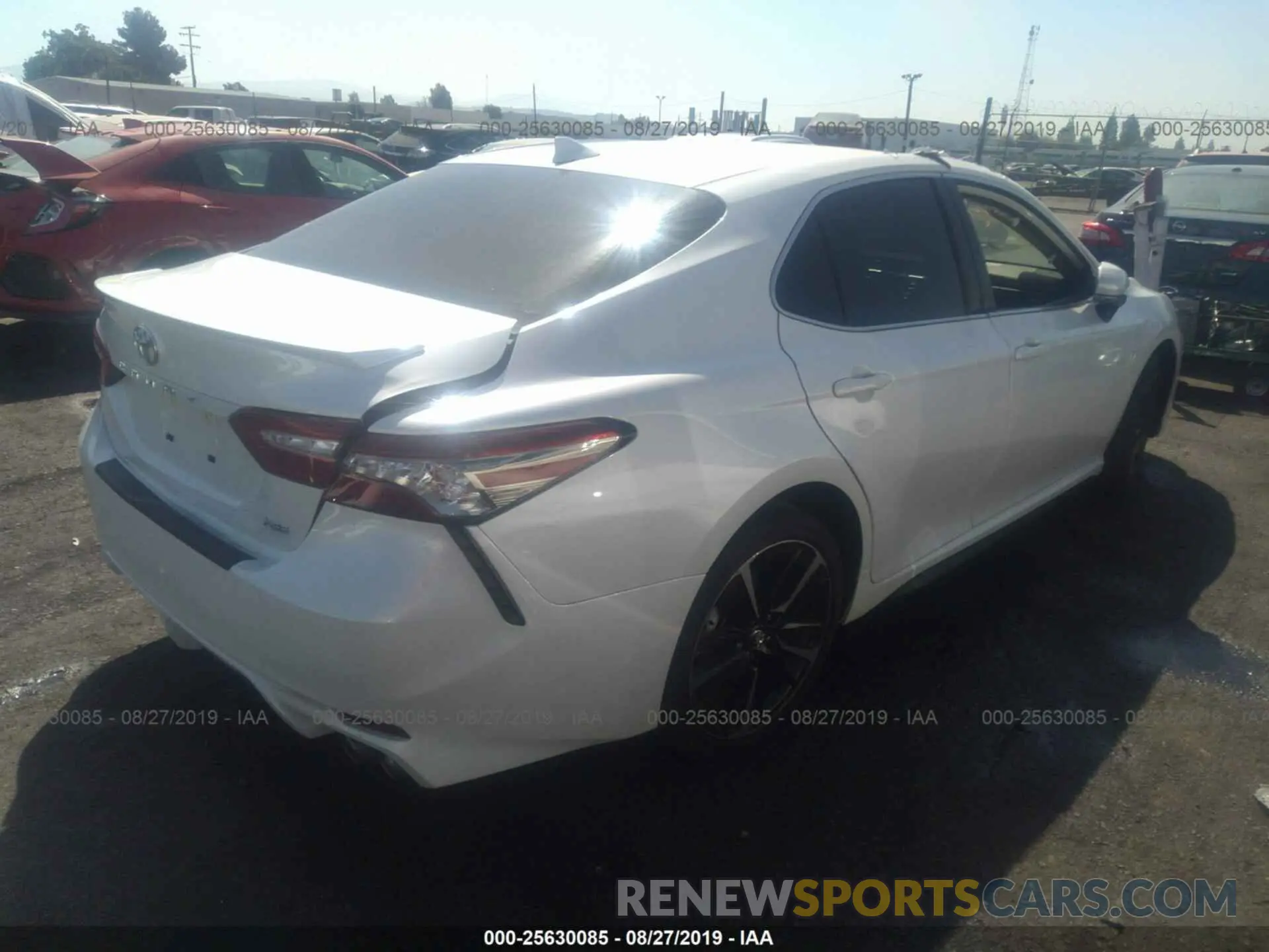 4 Photograph of a damaged car 4T1B61HK2KU735623 TOYOTA CAMRY 2019