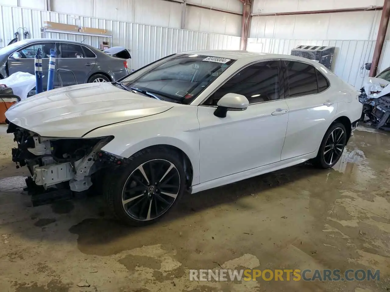 1 Photograph of a damaged car 4T1B61HK2KU748324 TOYOTA CAMRY 2019