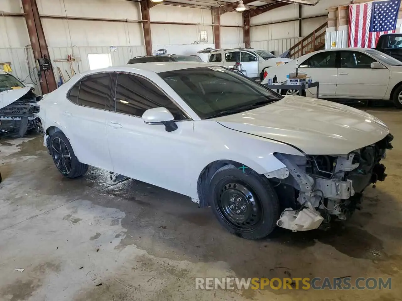 4 Photograph of a damaged car 4T1B61HK2KU748324 TOYOTA CAMRY 2019