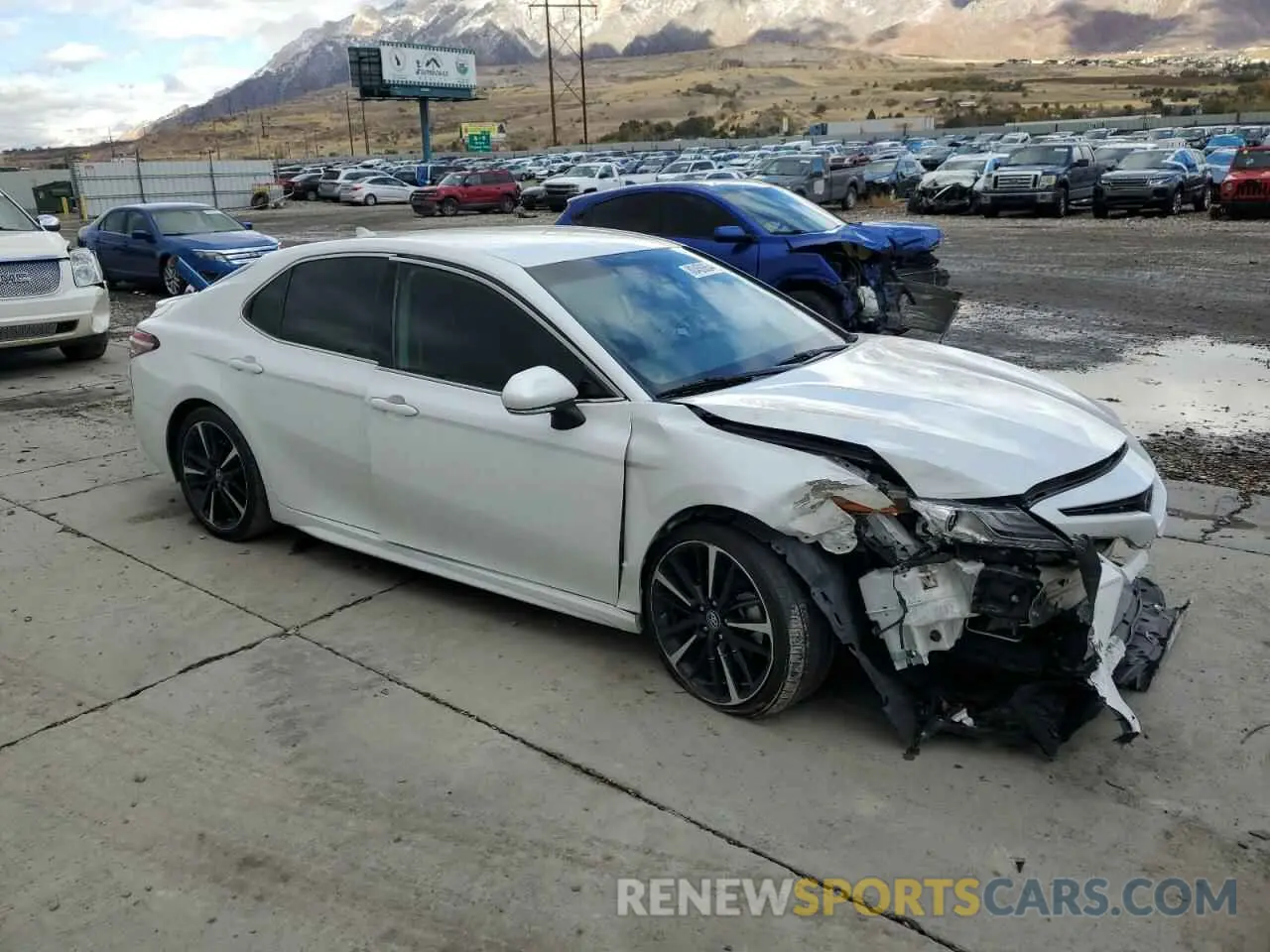 4 Photograph of a damaged car 4T1B61HK2KU780237 TOYOTA CAMRY 2019
