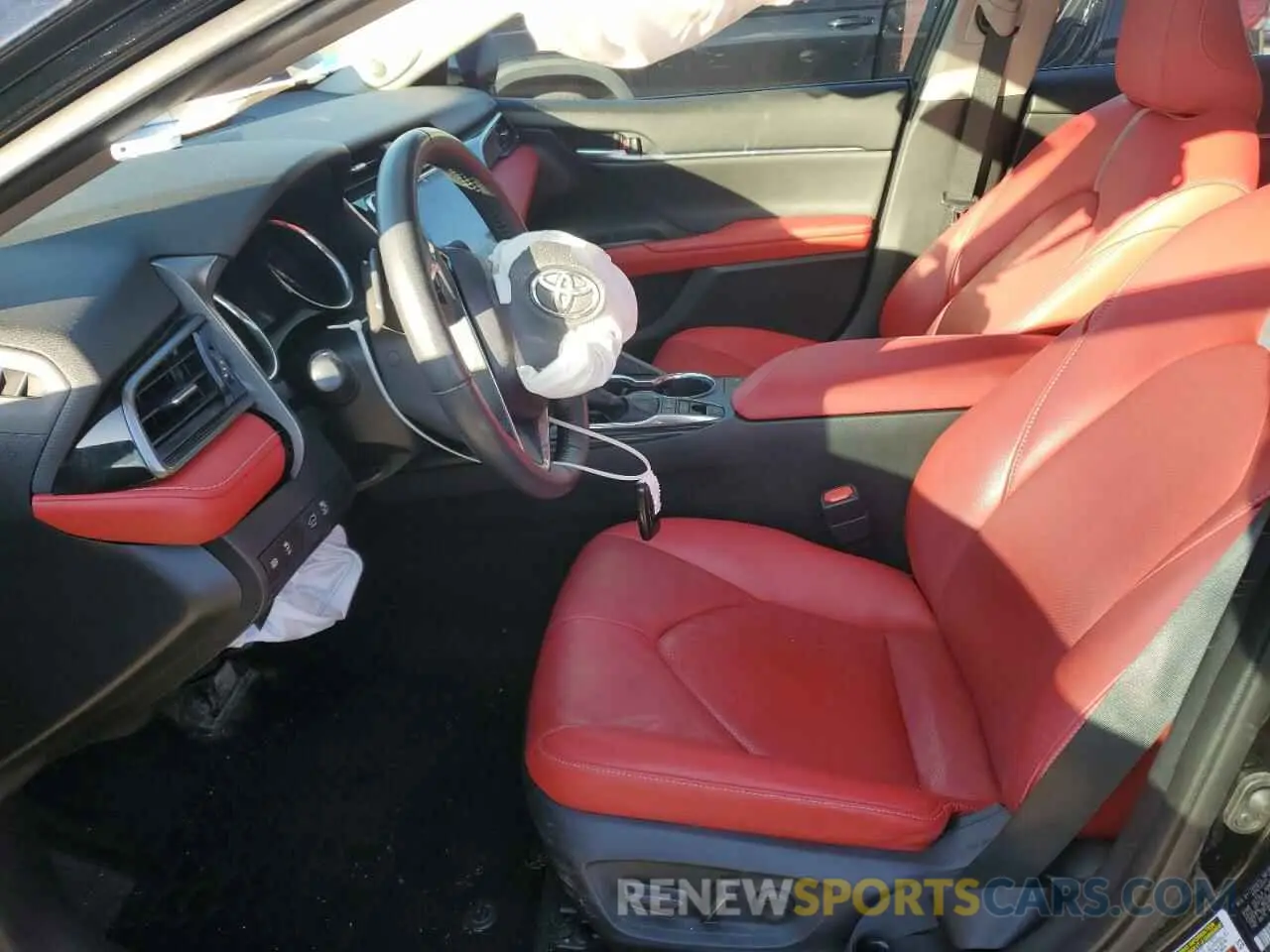7 Photograph of a damaged car 4T1B61HK2KU782134 TOYOTA CAMRY 2019