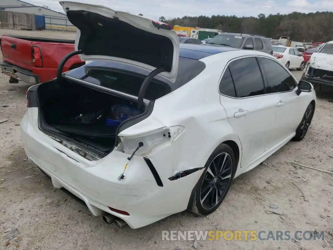 4 Photograph of a damaged car 4T1B61HK2KU794204 TOYOTA CAMRY 2019