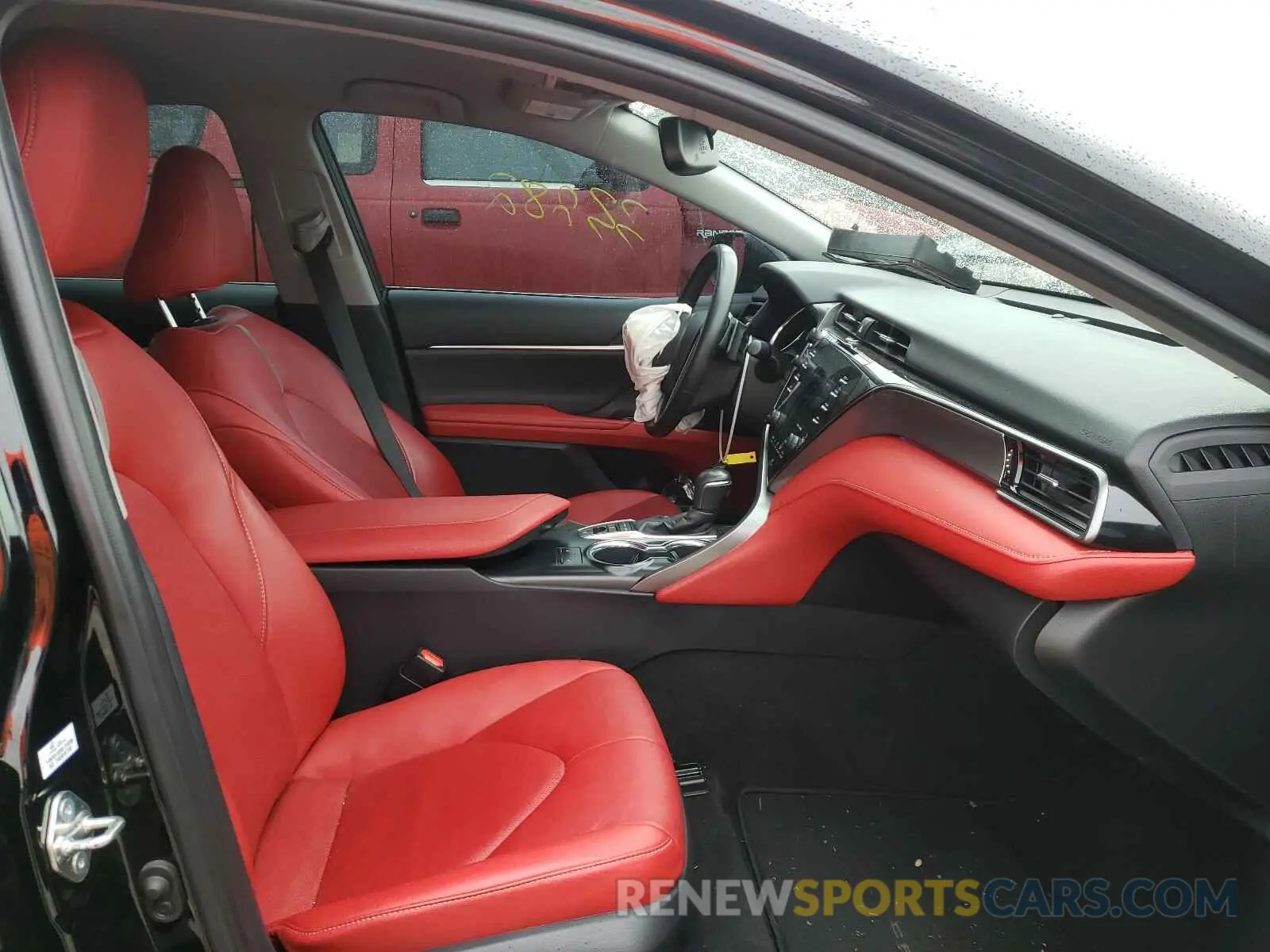 5 Photograph of a damaged car 4T1B61HK2KU831283 TOYOTA CAMRY 2019