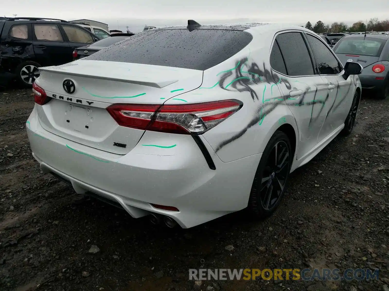 4 Photograph of a damaged car 4T1B61HK2KU850528 TOYOTA CAMRY 2019