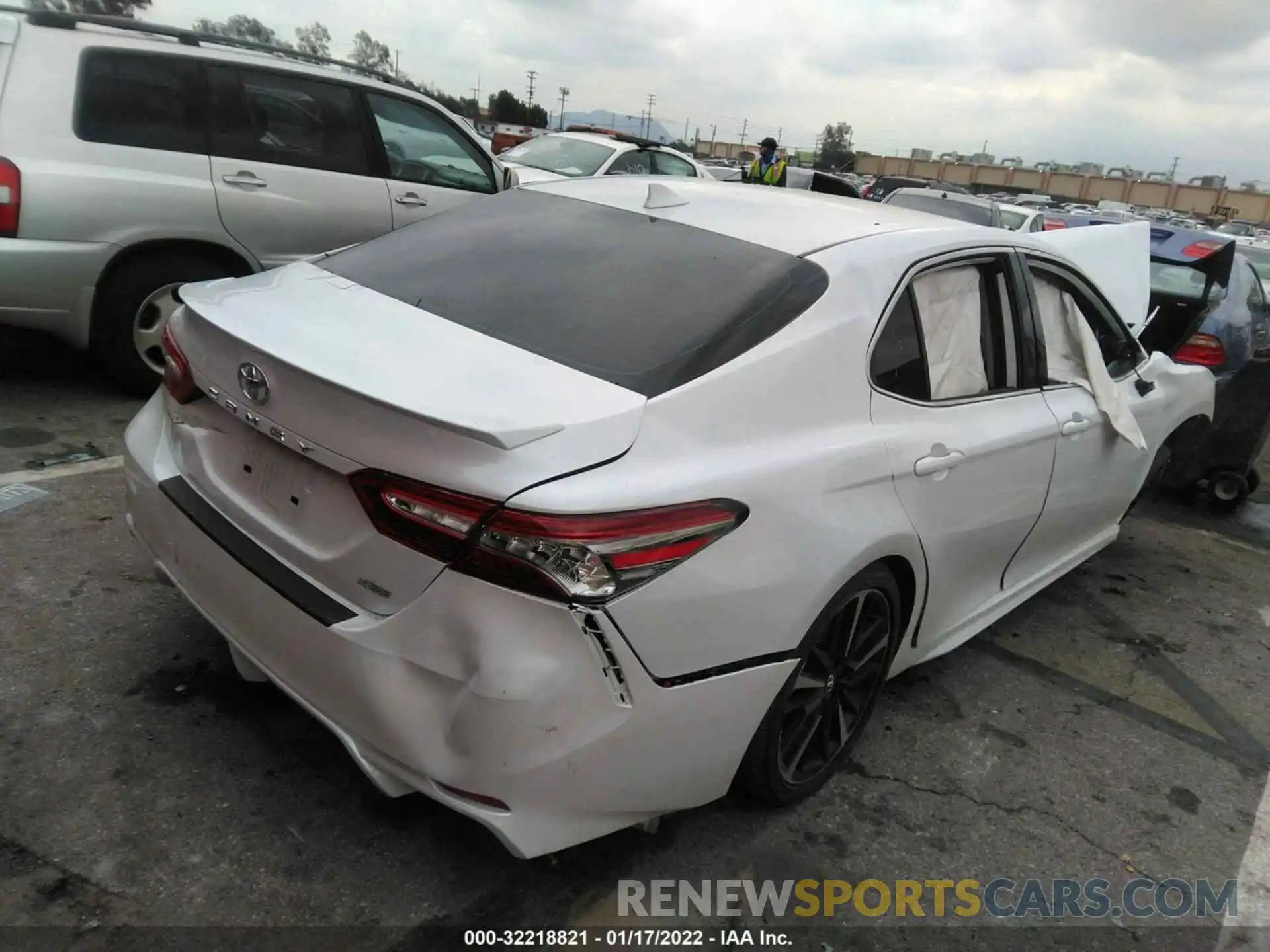 4 Photograph of a damaged car 4T1B61HK2KU856152 TOYOTA CAMRY 2019