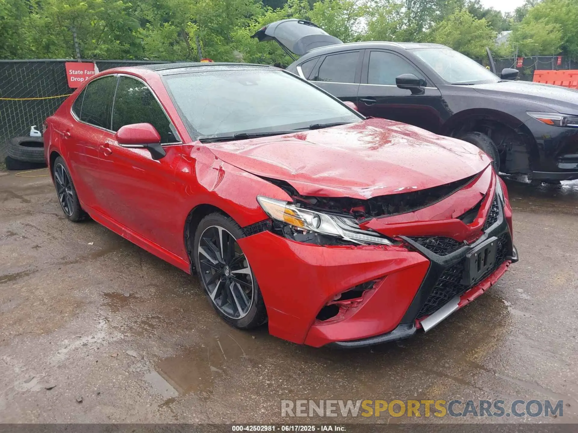 1 Photograph of a damaged car 4T1B61HK3KU163963 TOYOTA CAMRY 2019