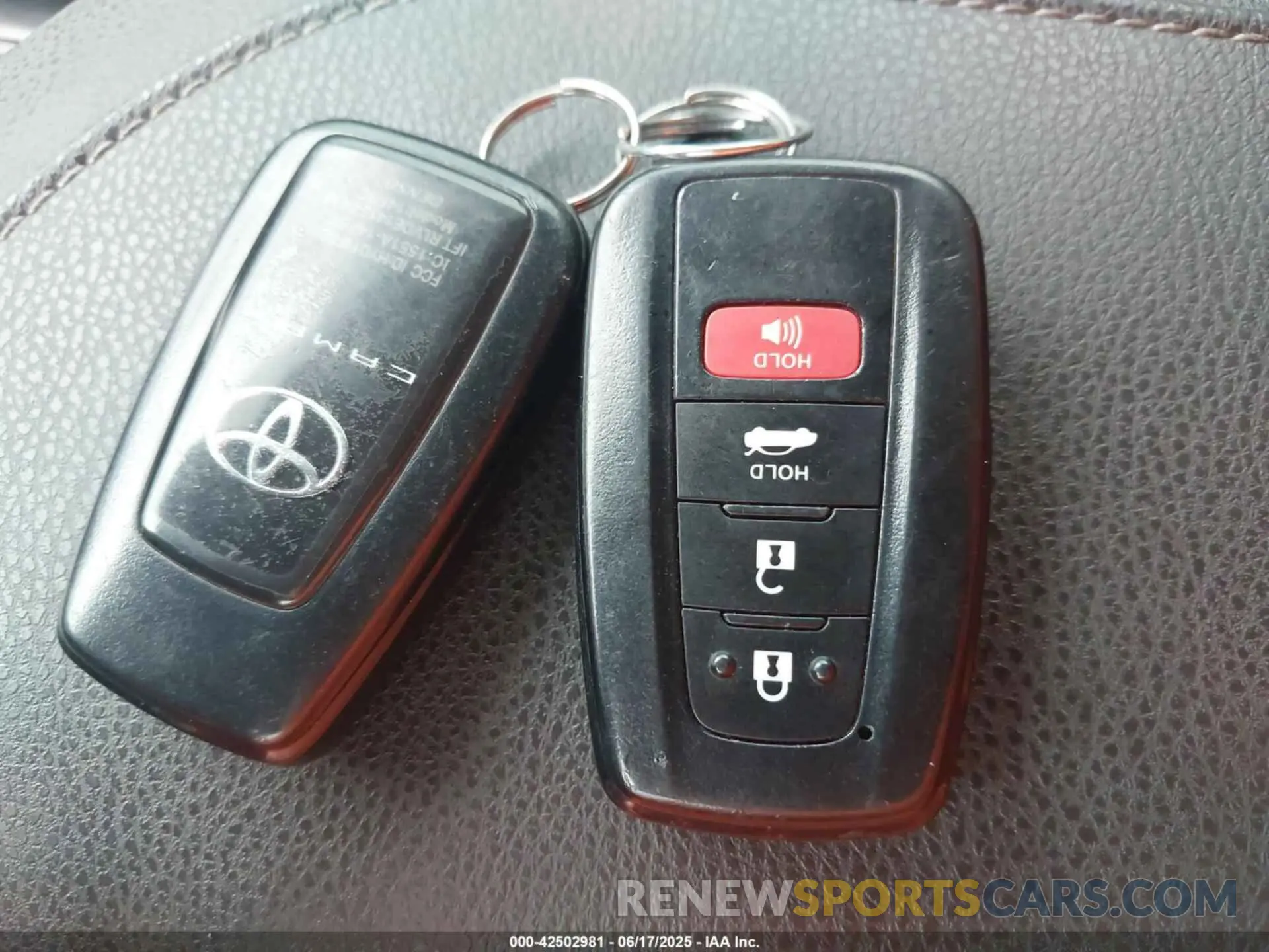 11 Photograph of a damaged car 4T1B61HK3KU163963 TOYOTA CAMRY 2019