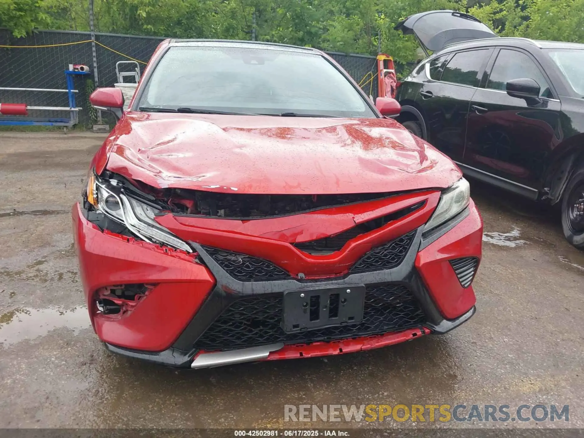 12 Photograph of a damaged car 4T1B61HK3KU163963 TOYOTA CAMRY 2019