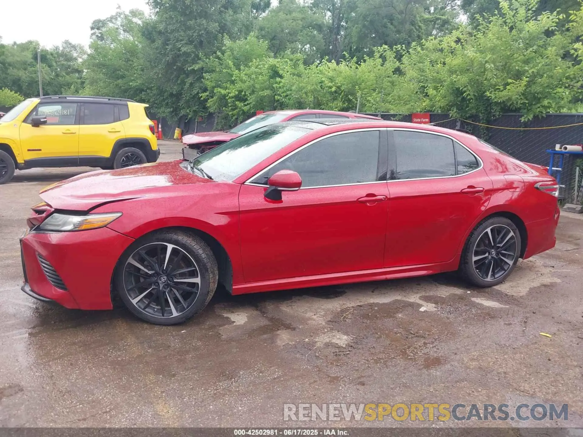 14 Photograph of a damaged car 4T1B61HK3KU163963 TOYOTA CAMRY 2019