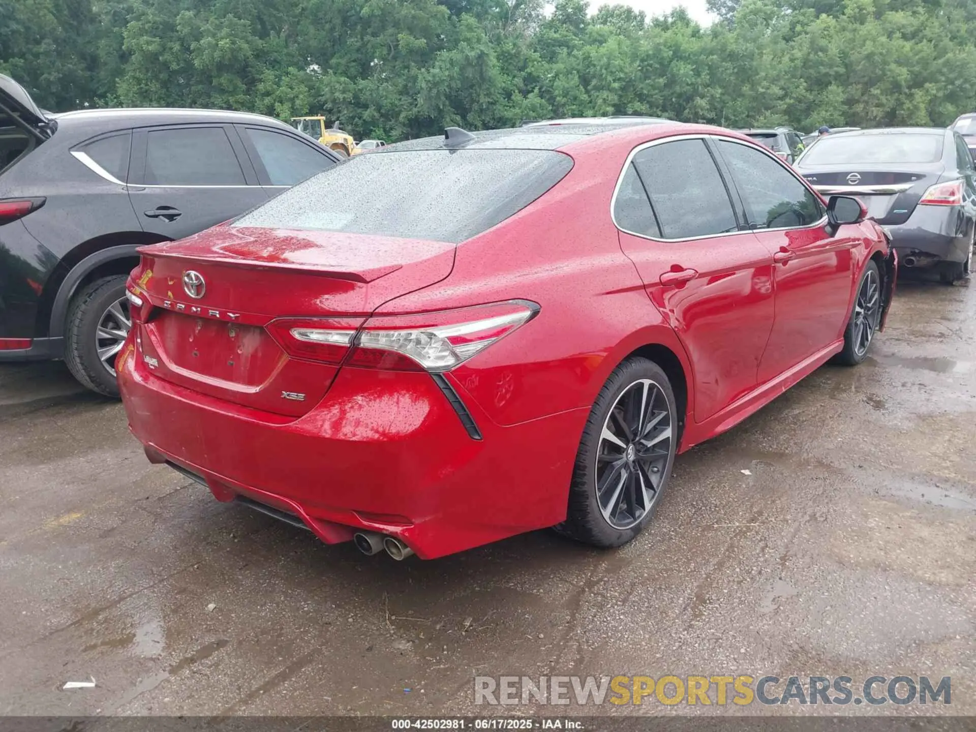 4 Photograph of a damaged car 4T1B61HK3KU163963 TOYOTA CAMRY 2019