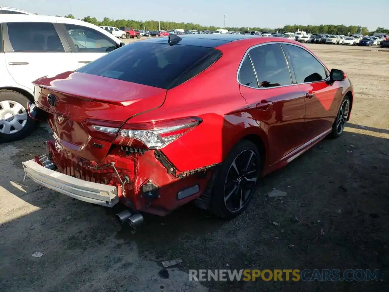 4 Photograph of a damaged car 4T1B61HK3KU175062 TOYOTA CAMRY 2019