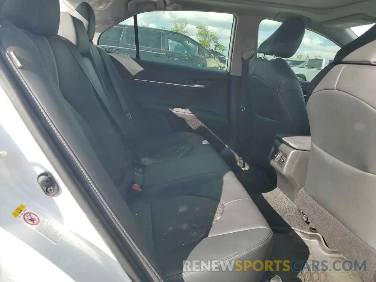 10 Photograph of a damaged car 4T1B61HK3KU207122 TOYOTA CAMRY 2019