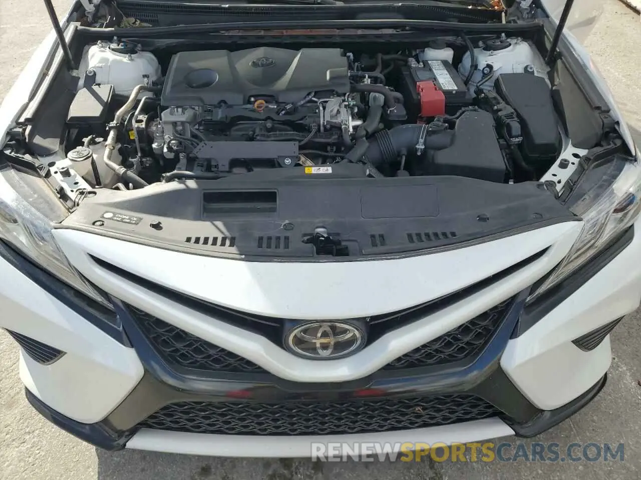 11 Photograph of a damaged car 4T1B61HK3KU207122 TOYOTA CAMRY 2019