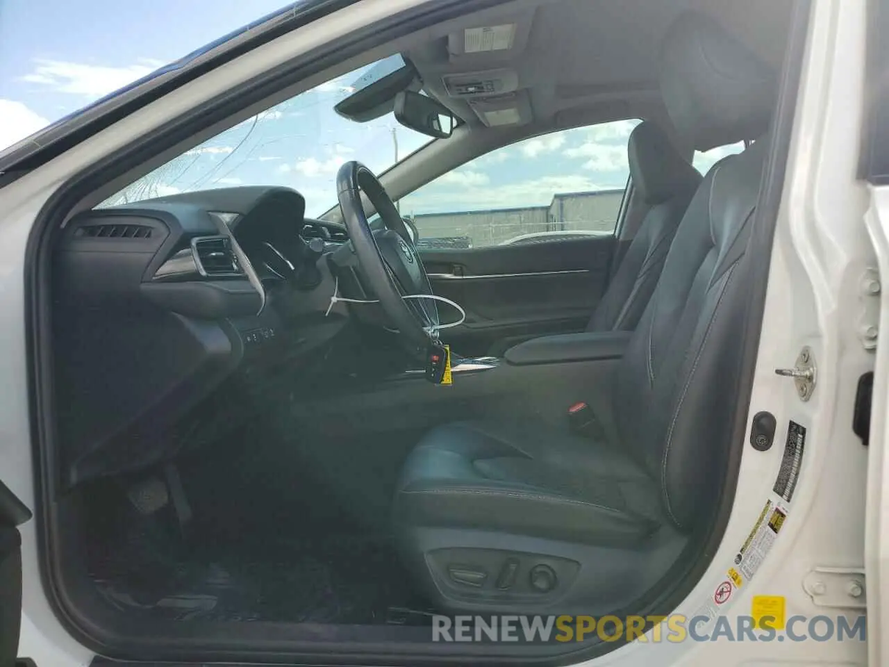 7 Photograph of a damaged car 4T1B61HK3KU207122 TOYOTA CAMRY 2019