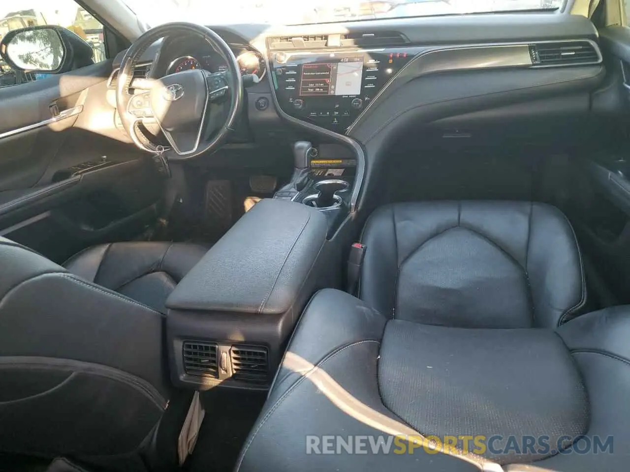 8 Photograph of a damaged car 4T1B61HK3KU219321 TOYOTA CAMRY 2019