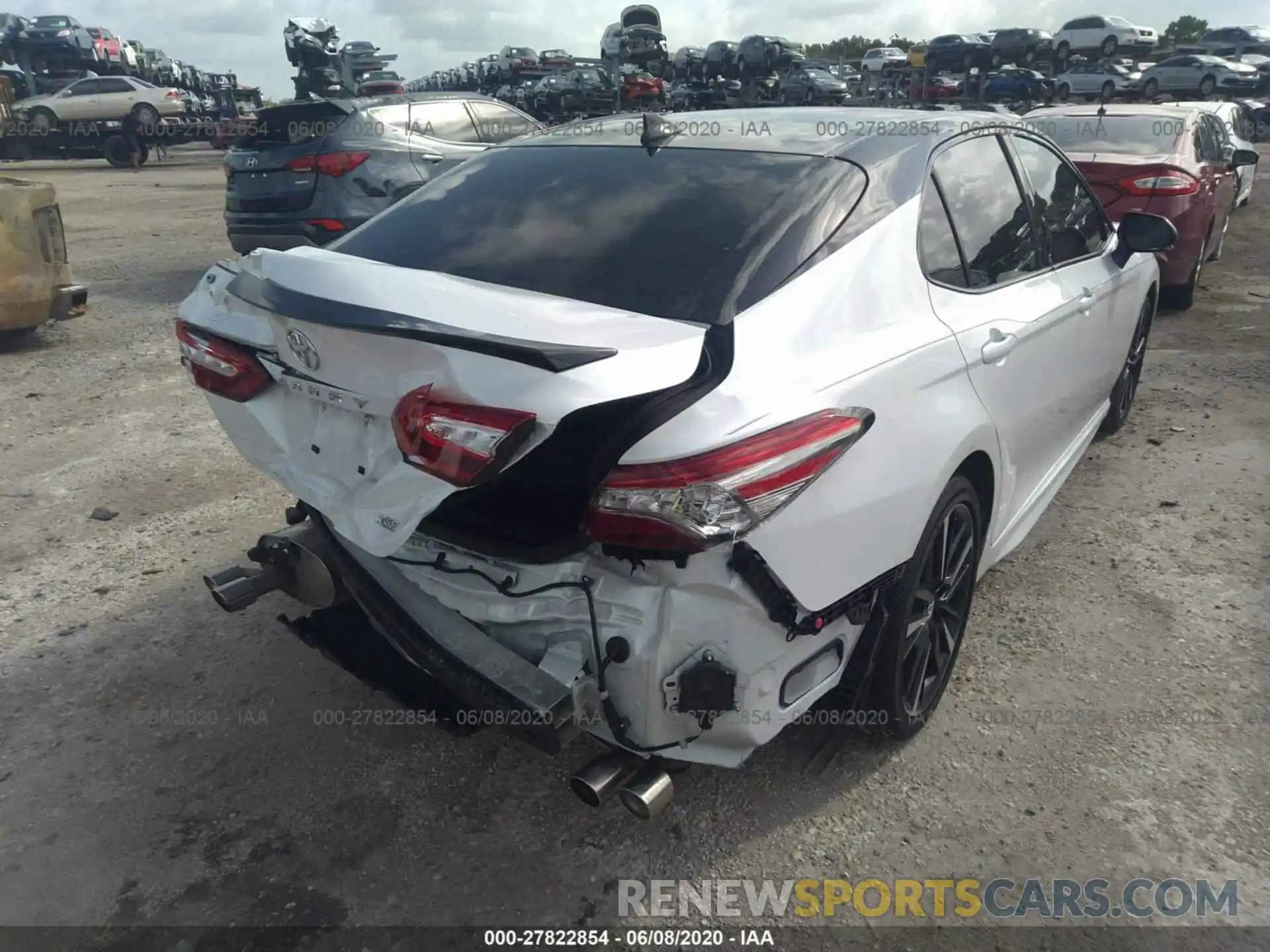 4 Photograph of a damaged car 4T1B61HK3KU219593 TOYOTA CAMRY 2019